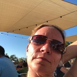 Meet your Posher, Christie